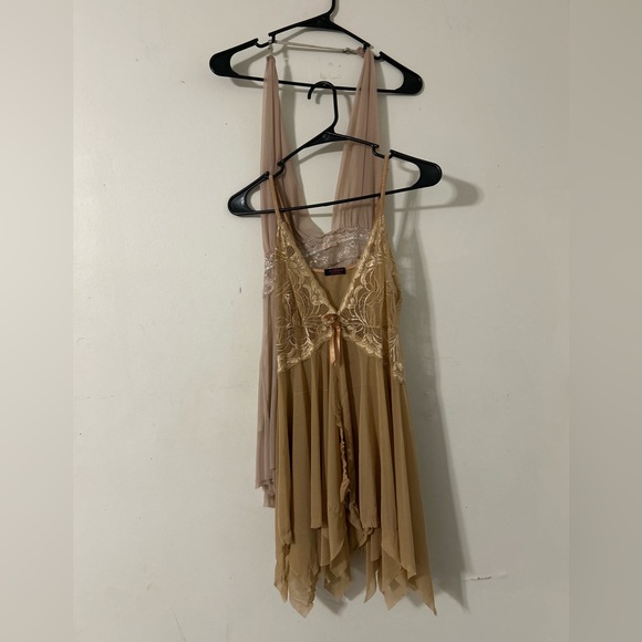 2 pieces of lingerie - Picture 1 of 3